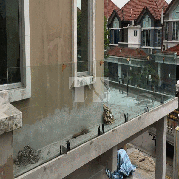 Tempered Balcony & Glass Staircase