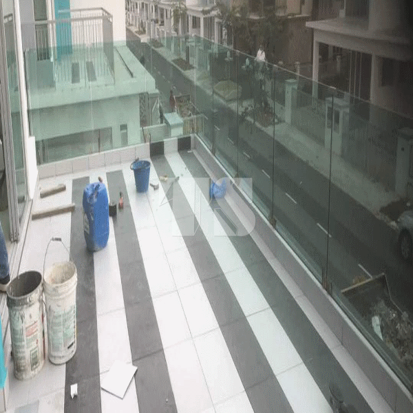 Tempered Balcony & Glass Staircase