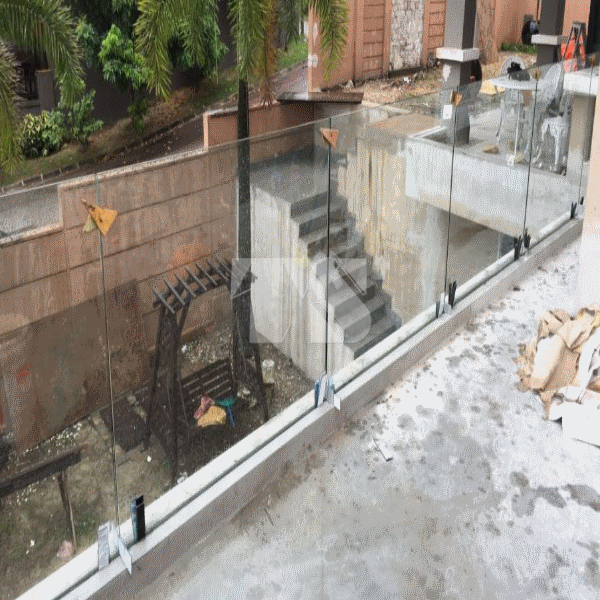 Tempered Balcony & Glass Staircase