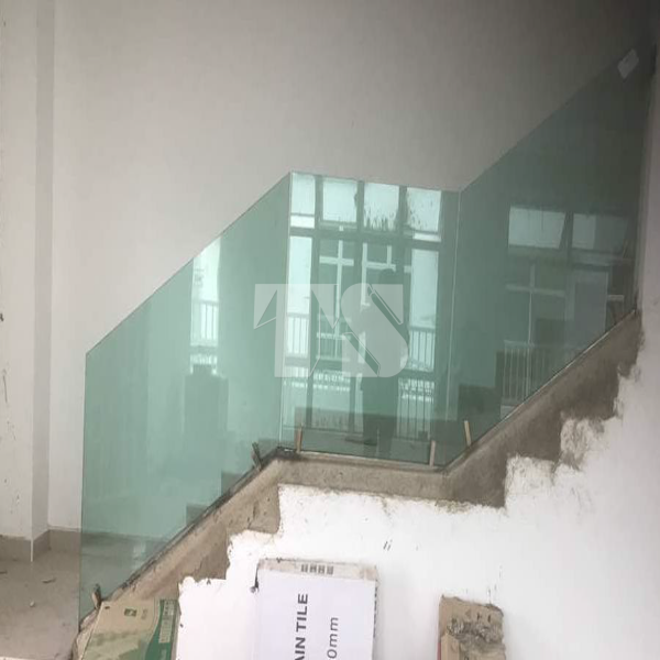 Tempered Balcony & Glass Staircase