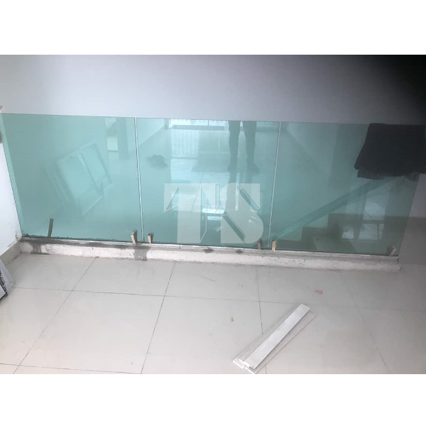  Tempered Balcony & Glass Staircase